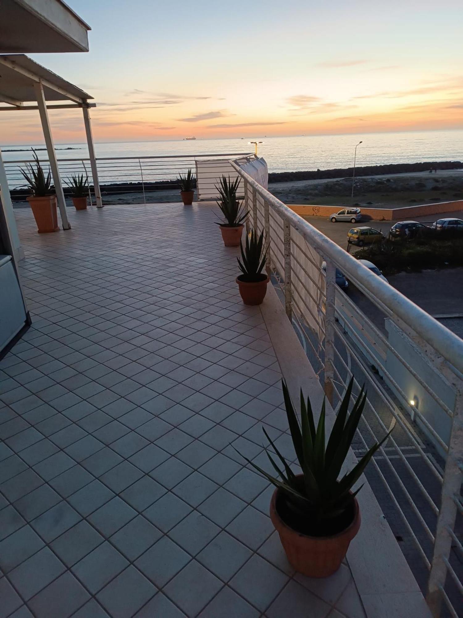 Armareaoverseassuites 1 菲乌米奇诺 外观 照片